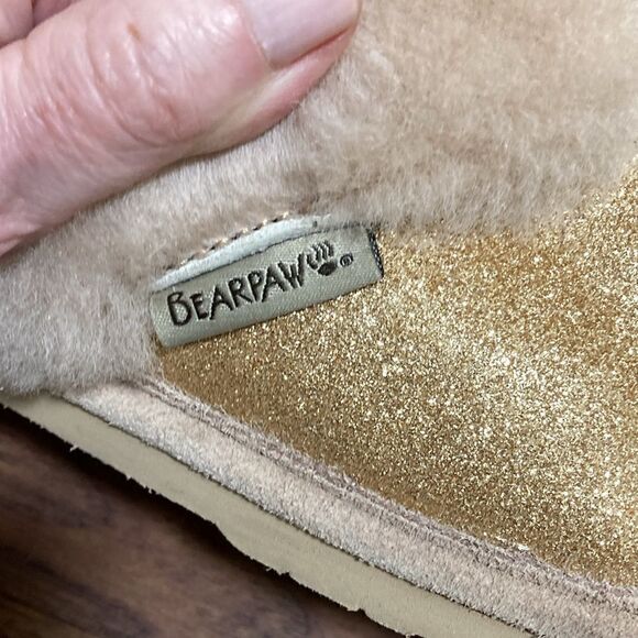 Bearpaw NWOT Loki Metallic Gold Woman’s Sheepskin Lined Slipper. Size 6. - Picture 4 of 8